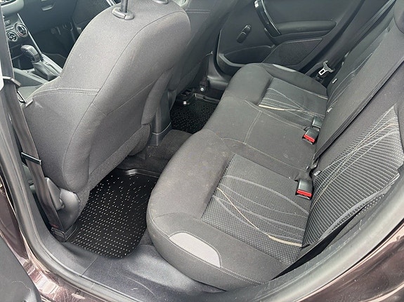 Peugeot 208 12 of 15