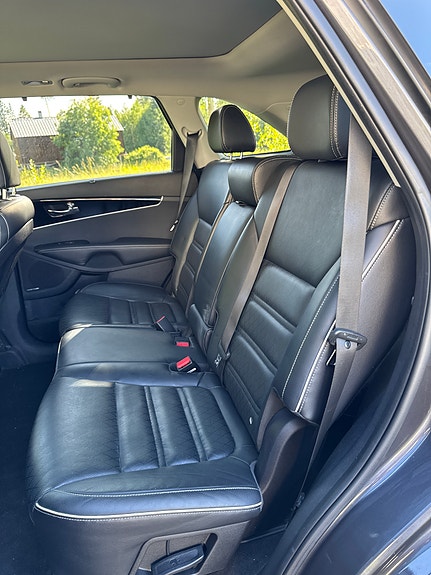 Kia Sorento 4 of 5