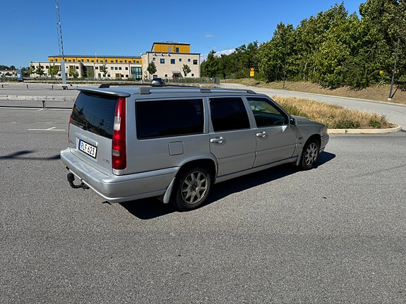 Volvo V70 4 of 5