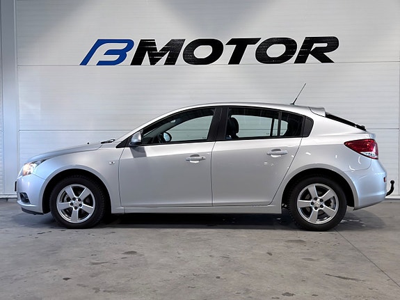 Chevrolet Cruze 3 of 5