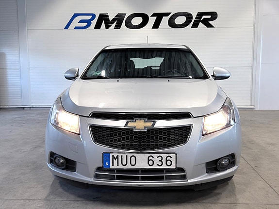 Chevrolet Cruze 2 of 5