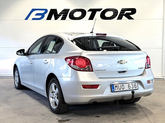Chevrolet Cruze 8 of 16