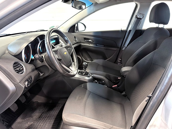 Chevrolet Cruze 10 of 16