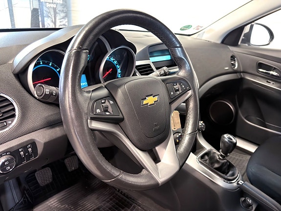 Chevrolet Cruze 9 of 16