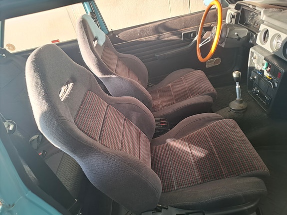 Volvo 142 2 of 5