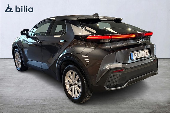 Toyota C-HR 2 of 5