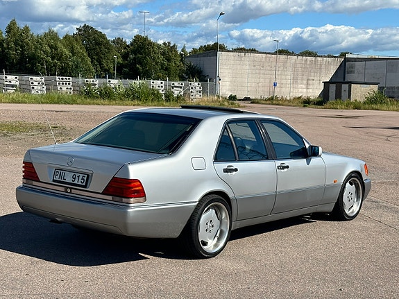 Mercedes-Benz S500 3 of 5