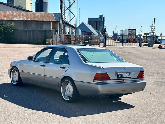 Mercedes-Benz S500 4 of 5
