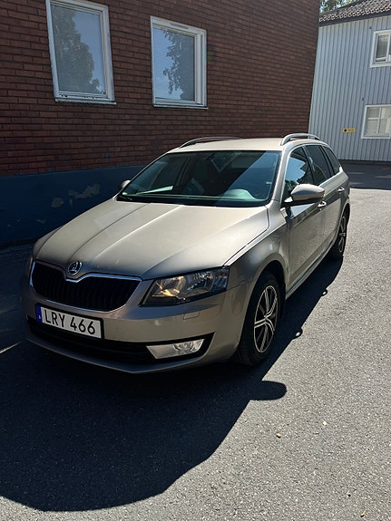 Skoda Octavia 2 of 5