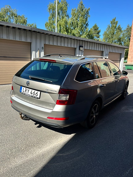 Skoda Octavia 3 of 5