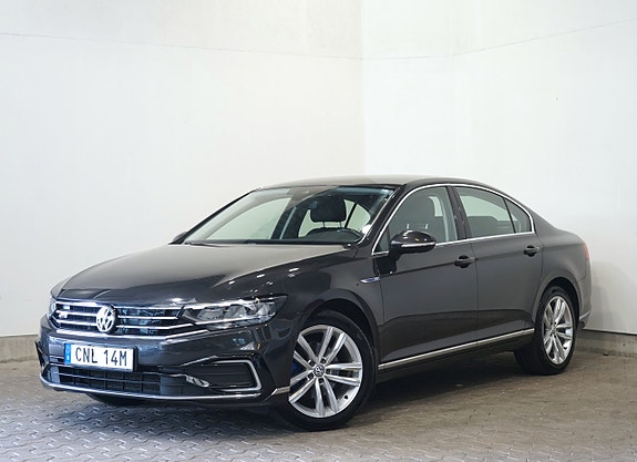 Volkswagen Passat 2 of 5