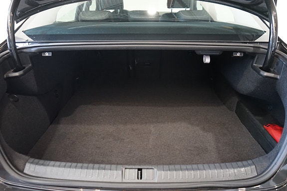 Volkswagen Passat 13 of 14