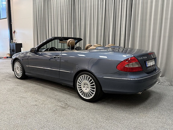 Mercedes-Benz CLK350 3 of 5