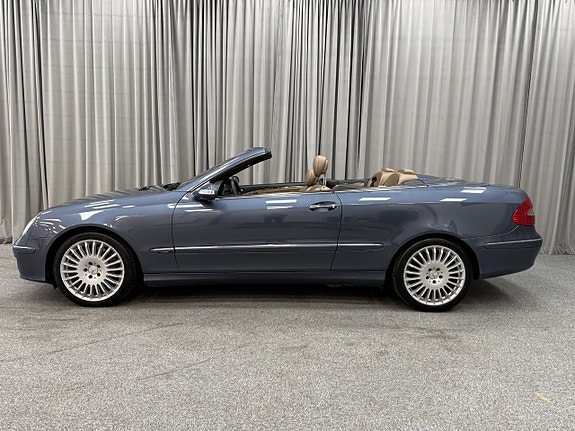 Mercedes-Benz CLK350 2 of 5