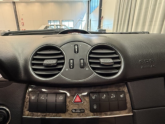 Mercedes-Benz CLK350 18 of 19