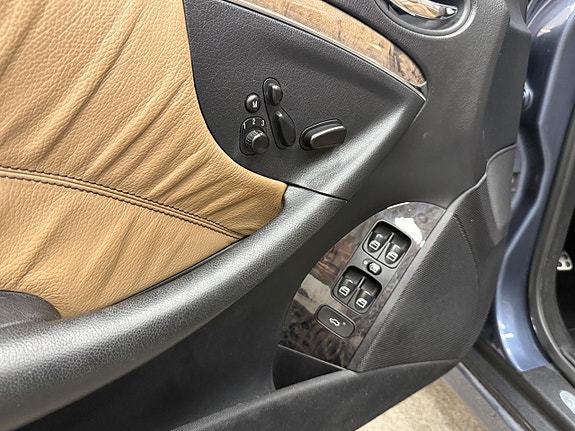 Mercedes-Benz CLK350 12 of 19