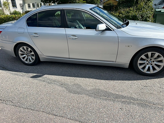 BMW 525i 4 of 5