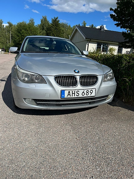BMW 525i 3 of 5