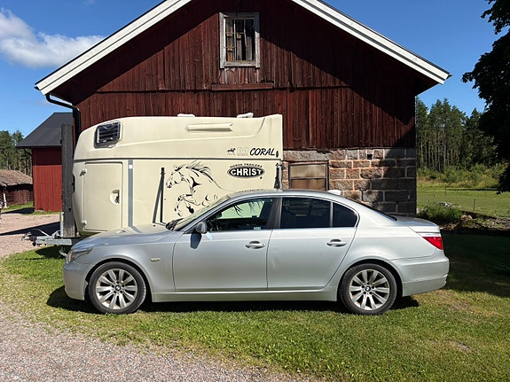 BMW 525i 2 of 5