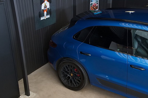 Porsche Macan GTS 2 of 5