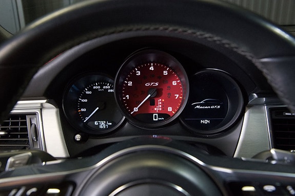 Porsche Macan GTS 14 of 21
