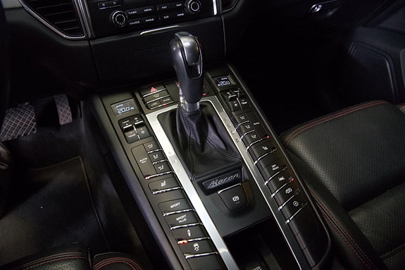 Porsche Macan GTS 17 of 21