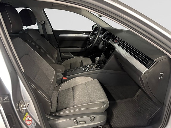 Volkswagen Passat 16 of 19