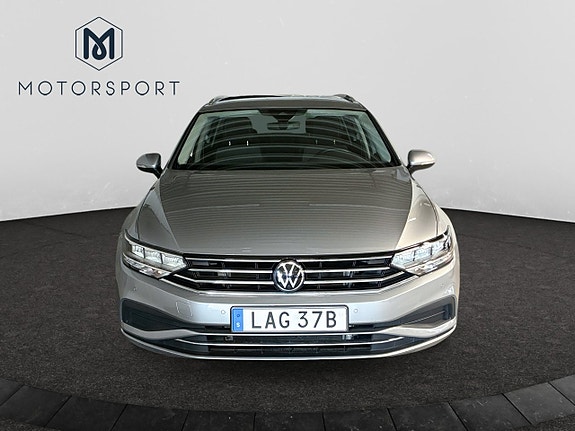 Volkswagen Passat 9 of 19