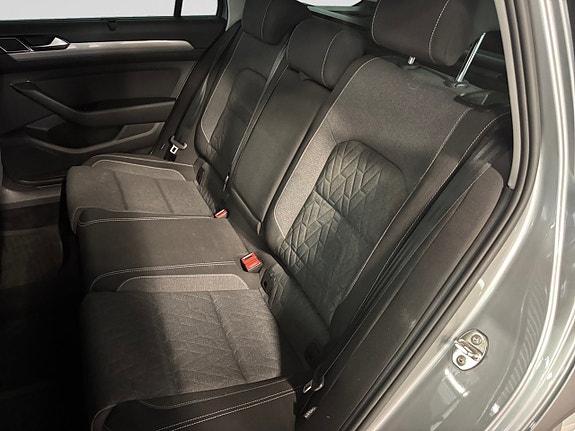 Volkswagen Passat 14 of 19
