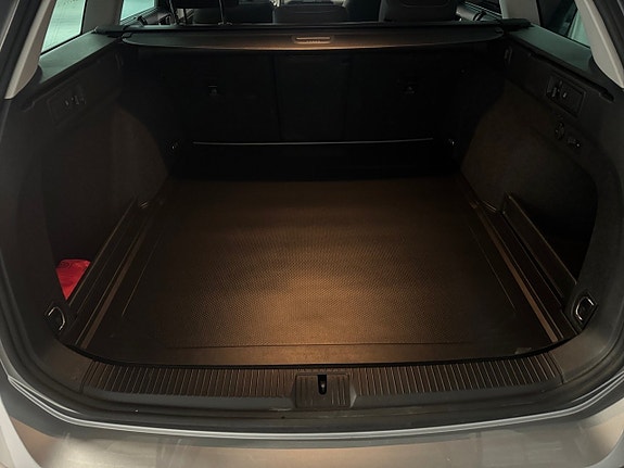 Volkswagen Passat 17 of 19