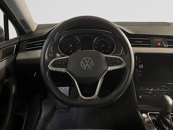 Volkswagen Passat 13 of 19
