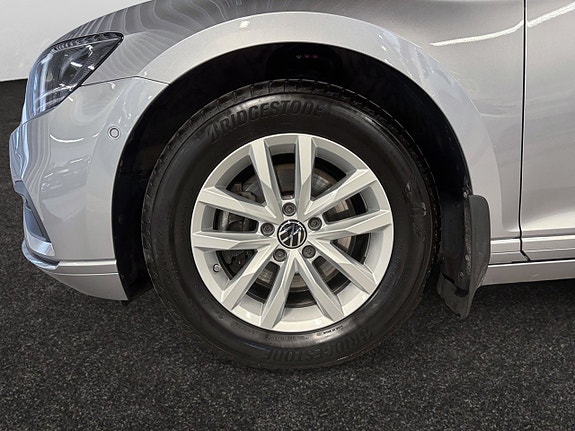 Volkswagen Passat 15 of 19