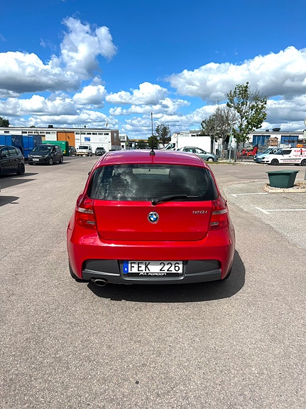 BMW 120i 4 of 7