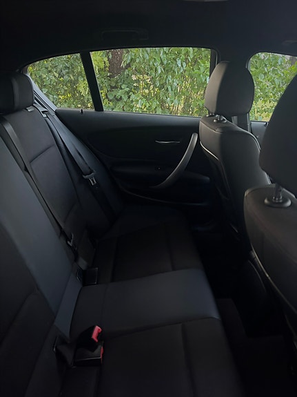 BMW 120i 5 of 7