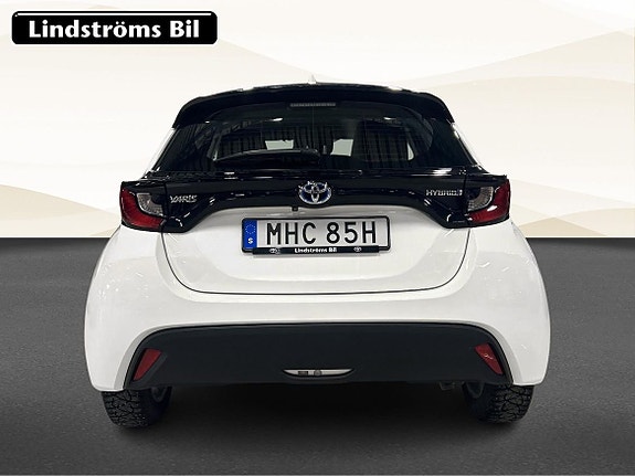 Toyota Yaris 8 of 19