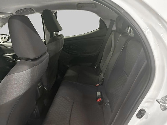 Toyota Yaris 11 of 19