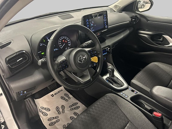 Toyota Yaris 14 of 19