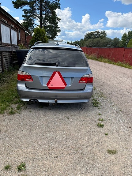 BMW 525i 4 of 5