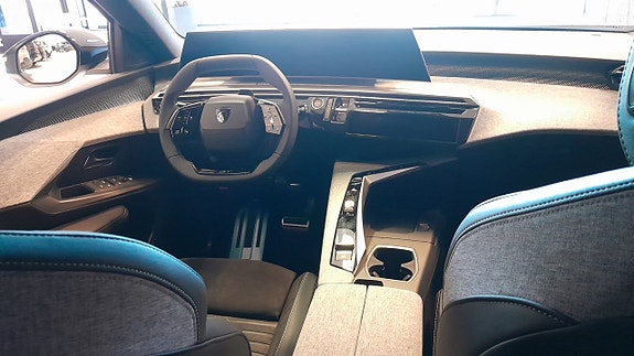 Peugeot e-5008 7 of 9
