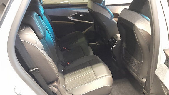 Peugeot e-5008 6 of 9