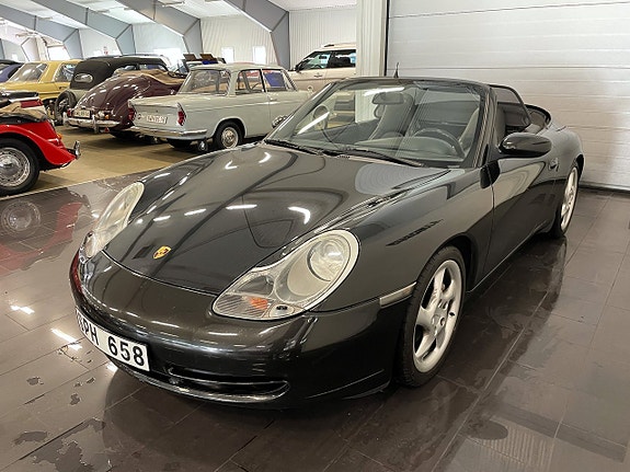 Porsche 911 Carrera 4 7 of 22