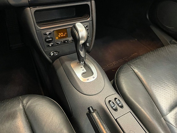 Porsche 911 Carrera 4 16 of 22