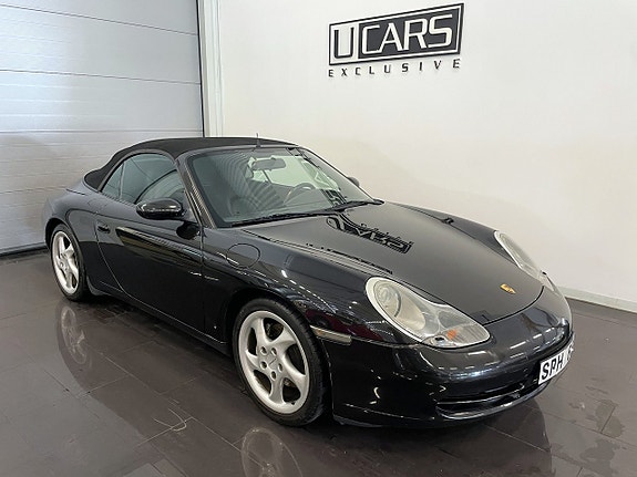 Porsche 911 Carrera 4 2 of 22