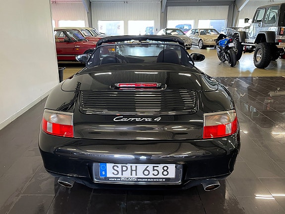 Porsche 911 Carrera 4 5 of 22