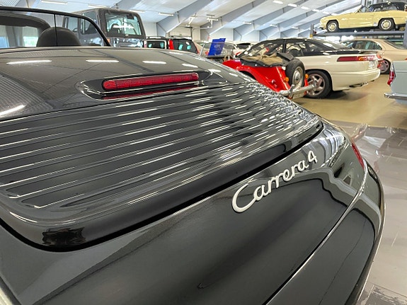 Porsche 911 Carrera 4 21 of 22