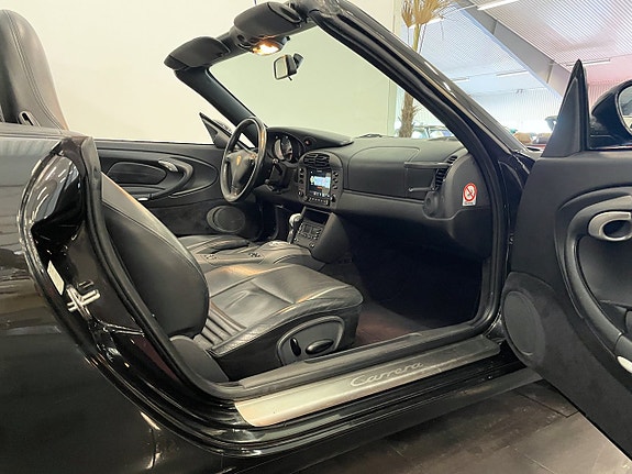 Porsche 911 Carrera 4 10 of 22
