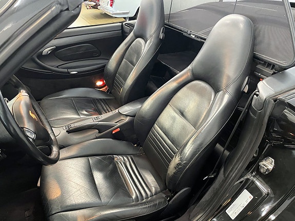 Porsche 911 Carrera 4 11 of 22