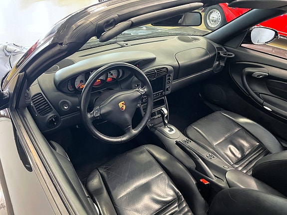 Porsche 911 Carrera 4 8 of 22