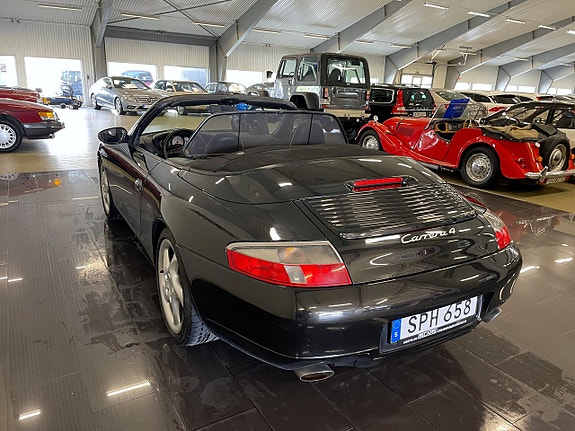 Porsche 911 Carrera 4 6 of 22
