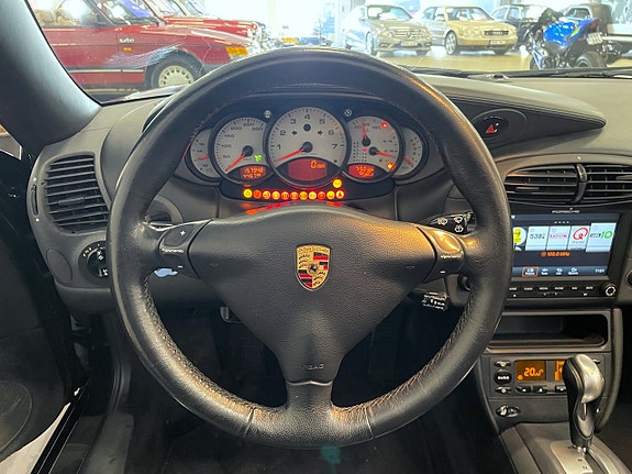 Porsche 911 Carrera 4 12 of 22